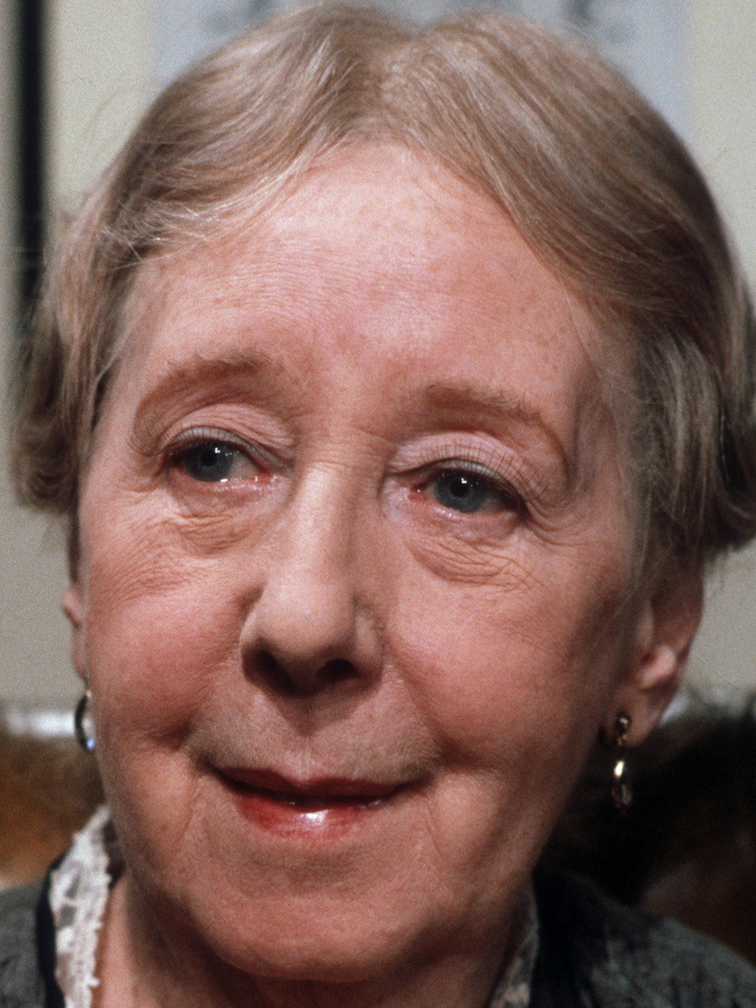 Mona Washbourne; Solihull,Warwickshire,İngiltere doğumlu İngiliz oyuncu