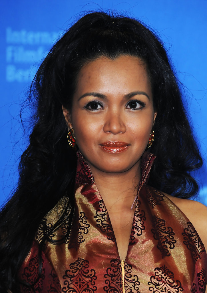 Marife Necesito; Manila, Filipinler doğumlu Filipinli oyuncu