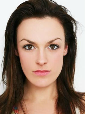 Cassandra Magrath; Melbourne, Victoria , Avustralya  doğumlu Avustralyalı oyuncu