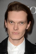 Luke Baines; Hyde, Greater Manchester, İngiltere doğumlu Avustralyalı oyuncu