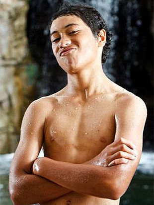 James Rolleston; Yeni Zelanda doğumlu Yeni Zelandalı oyuncu