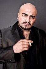 Xatar; Senendec, İran doğumlu Giwar Hajabi olarak da bilinen İranlırapçi müzisyen