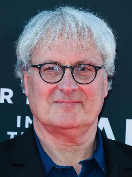 Simon Curtis; İngiliz  yönetmen, idari yapımcı, uygulayıcı yapımcı