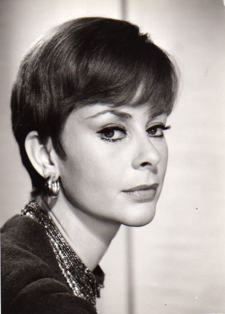 Geneviève Page; Geneviève Bronjean olarak da bilinen Fransız oyuncu