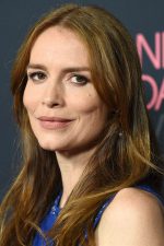 Saffron Burrows; Saffron Domini Burrows olarak da bilinen İngiliz  oyuncu