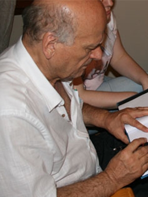 Attila Gökbörü; Türk oyuncu, senarist, yönetmen