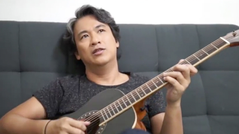 Ely Buendia; Naga, Filipinler doğumlu Ely Eleandro Basino Buendia olarak da bilinen Filipinligitarist, söz yazarı oyuncu, müzisyen