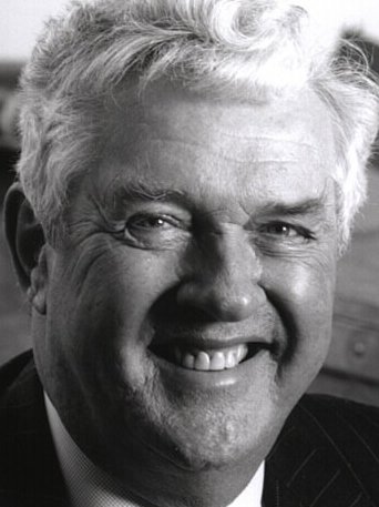 Mathew Prichard; Cheshire,İngiltere doğumlu Mathew T Prichard olarak da bilinen İngiliz  idari yapımcı