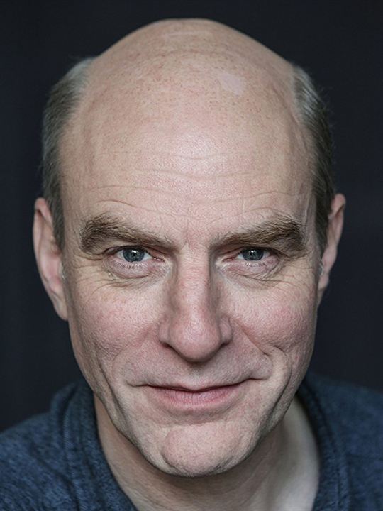 Simon Kunz; İngiliz  oyuncu