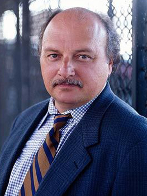 Dennis Franz; Dennis Schlachta olarak da bilinen Amerikalı