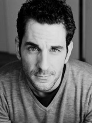 Aaron Abrams; Kanadalı  oyuncu, senarist, yapımcı