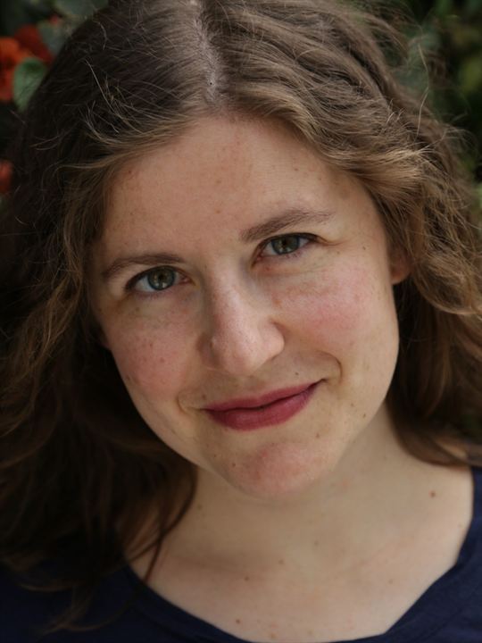 Alena Smith; Amerikalı senarist, idari yapımcı, showrunner