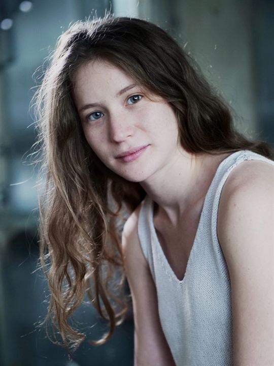 Claire Duburcq; Fransız oyuncu