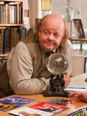 Roger Ashton-Griffiths; Herefordshire,İngiltere doğumlu İngiliz  oyuncu