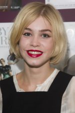 Alice Sanders; oyuncu