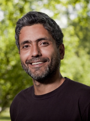 Babak Najafi; Tahran, İran doğumlu Babak Najafi Karami olarak da bilinen İranlı yönetmen