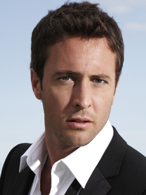 Alex O'Loughlin; Alex O'Lachlan olarak da bilinen Avustralyalı oyuncu, yönetmen