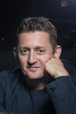 Alex Winter; Londra,İngiltere doğumlu Alex  Winter  olarak da bilinen İngiliz  oyuncu, idari yapımcı, senarist