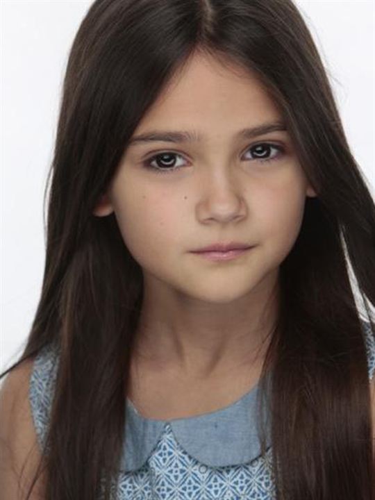 Lara Decaro; İngiliz  oyuncu