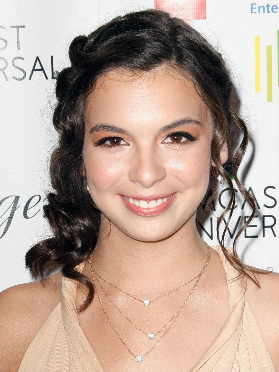 Isabella Gomez; Medellín, Kolombiya doğumlu Kolombiyalı oyuncu