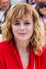 Emma Suárez; Madrid, İspanya doğumlu Emma Suarez Bodelon olarak da bilinen İspanyol oyuncu