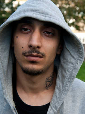 Aymen Hamdouchi; İngiliz  oyuncu