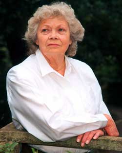 Mary Wimbush; Kenton,Middlesex,İngiltere doğumlu İngiliz  oyuncu