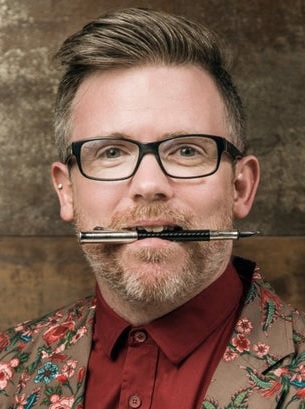 Tom MacRae; Weedon Bec,Northamptonshire,İngiltere doğumlu İngiliz  senarist