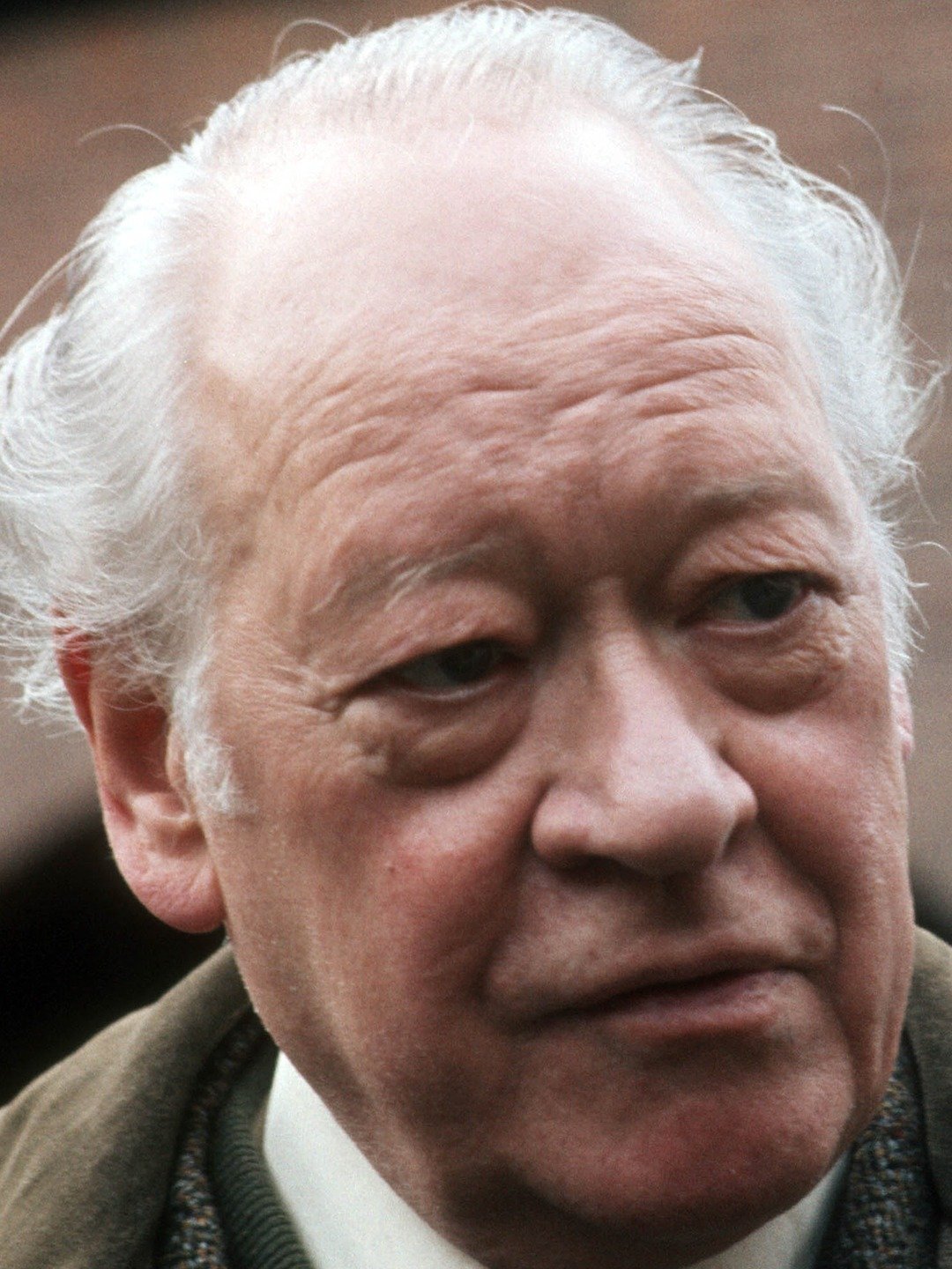 Clive Morton; Londra,İngiltere doğumlu İngiliz  oyuncu