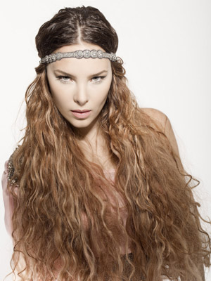 Belinda; Madrid, İspanya doğumlu Belinda Peregrín Schüll olarak da bilinen Meksikalı şarkıcı, söz yazarı, oyuncu