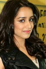Shraddha Kapoor; Mumbai, Maharaştra, Hindistan doğumlu Hint oyuncu