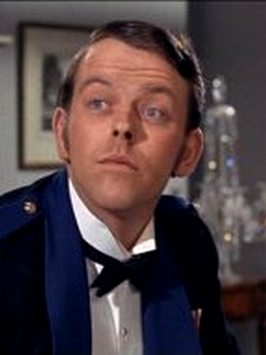 Julian Holloway; oyuncu