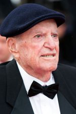 Menahem Golan; Menahem Globus olarak da bilinen İsrailli yapımcı, uygulayıcı yapımcı, idari yapımcı