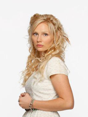 Clare Bowen; Avustralyalı oyuncu