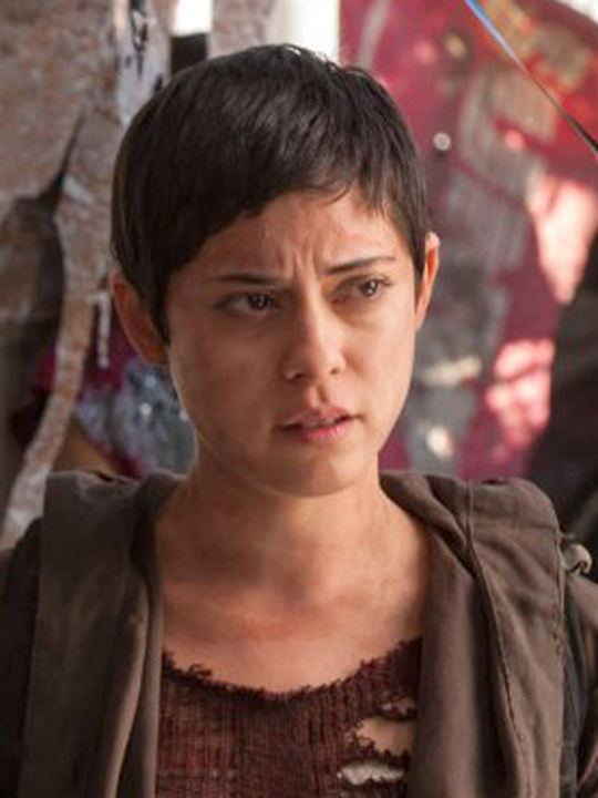Rosa Salazar; Rosa Bianca Salazar olarak da bilinen Amerikalı oyuncu