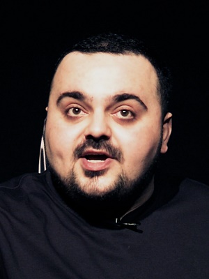 Kadir Özübek; Türk oyuncu