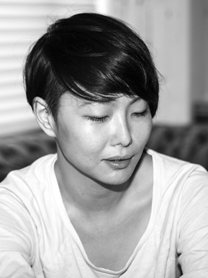 Flora Lau; kurgucu, senarist, yönetmen