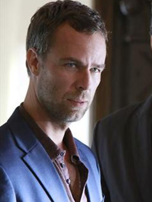 JR Bourne; David Bourne Jr,J.R. Bourne olarak da bilinen Kanadalı  oyuncu