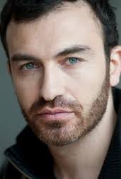 Sebastien Sisak; Erivan, Ermenistan doğumlu Sebastien Sisak-Grigoryan olarak da bilinen Ermeni oyuncu