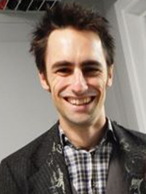 Richard Elson; İngiliz  senarist, yönetmen