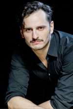 Asier Etxeandia; Asier Gómez Etxeandia olarak da bilinen İspanyol oyuncu