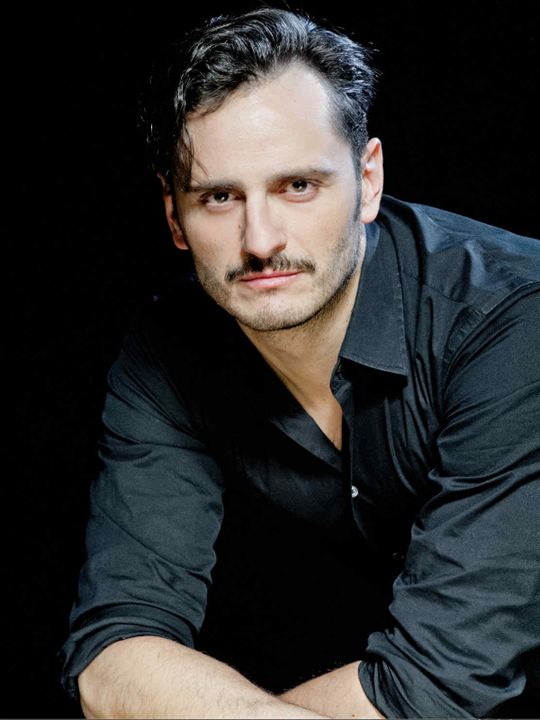 Asier Etxeandia; Asier Gómez Etxeandia olarak da bilinen İspanyol oyuncu