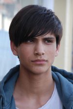 Luke Pasqualino; Peterborough,Cambridgeshire,İngiltere doğumlu İngiliz  oyuncu