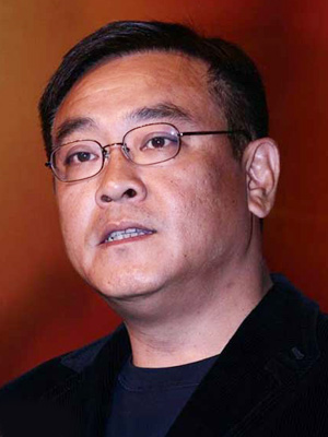 Tung-Shing Yee; Kowloon City, Hong Kong doğumlu Tung-Shing Yee, Derek Yee Tung-sing olarak da bilinen Hong Konglu, senarist, yapımcı, oyuncu