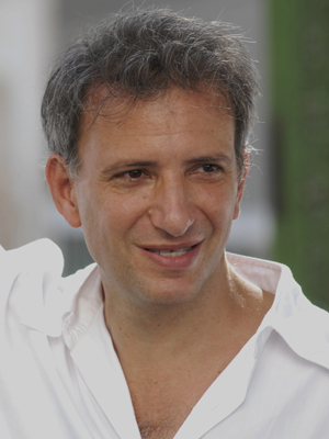 Jonathan Nossiter; Amerikalı senarist, yönetmen, genel yayın yönetmeni