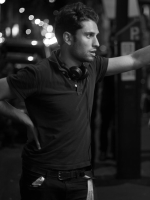 Julien Dara; Londra,İngiltere doğumlu İngiliz  senarist, yardımcı yönetmen