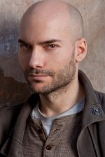 F. Javier Gutiérrez; Córdoba, Endülüs, İspanya doğumlu Javier Gutiérrez olarak da bilinen İspanyol yönetmen, idari yapımcı, ortak yapımcı