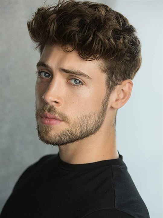 Ned Porteous; Buckinghamshire,İngiltere doğumlu İngiliz  oyuncu