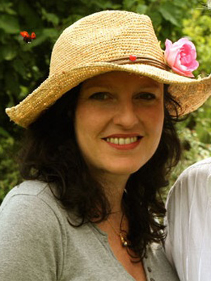 Hélène Giraud; Fransız sanat yönetmeni, senarist, yönetmen