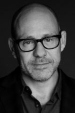 Daniel Sackheim; yönetmen, idari yapımcı, ortak yapımcı